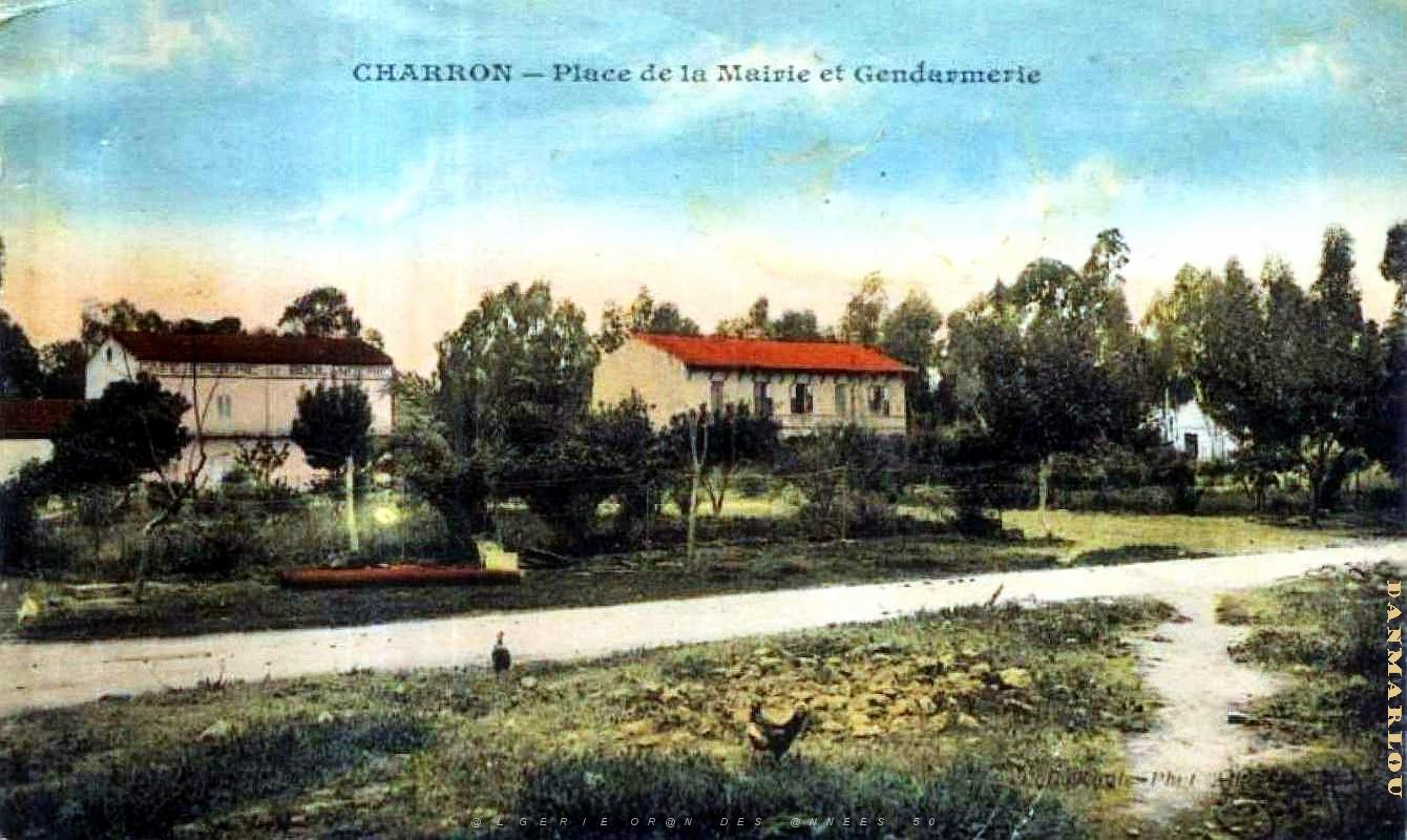Charon - Place de la Mairie et Gendarmerie .jpg